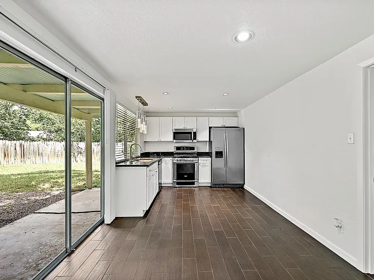 1702 Colony Creek Dr — Photo 8