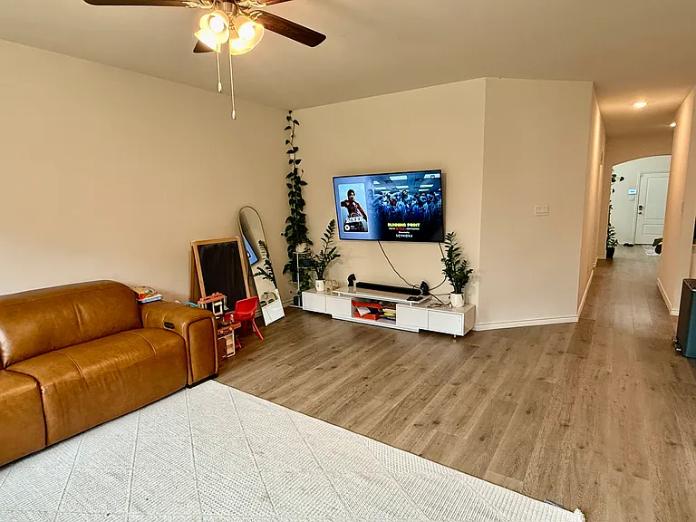4013 Silver Chute Ave — Photo 4