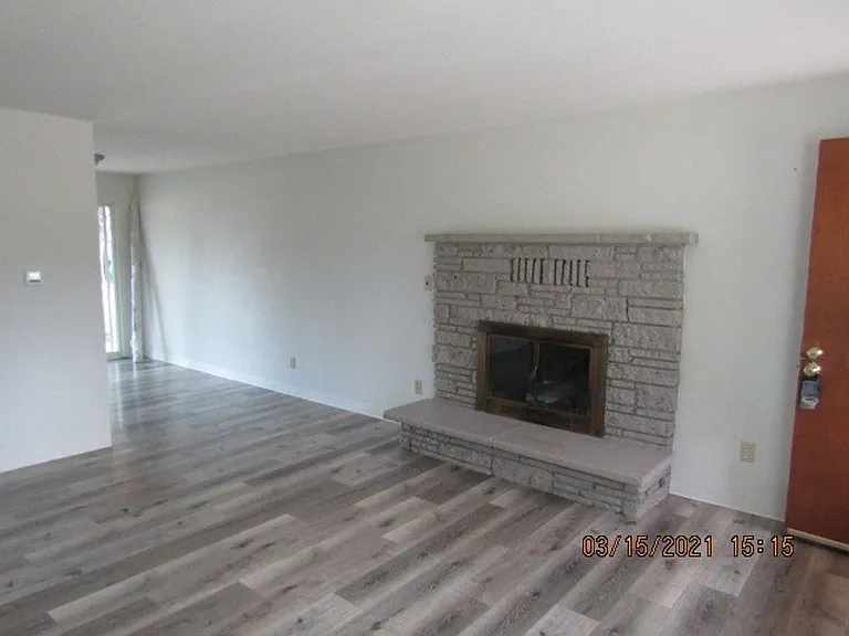 2417 & 2419 Happy Valley Dr — Photo 4