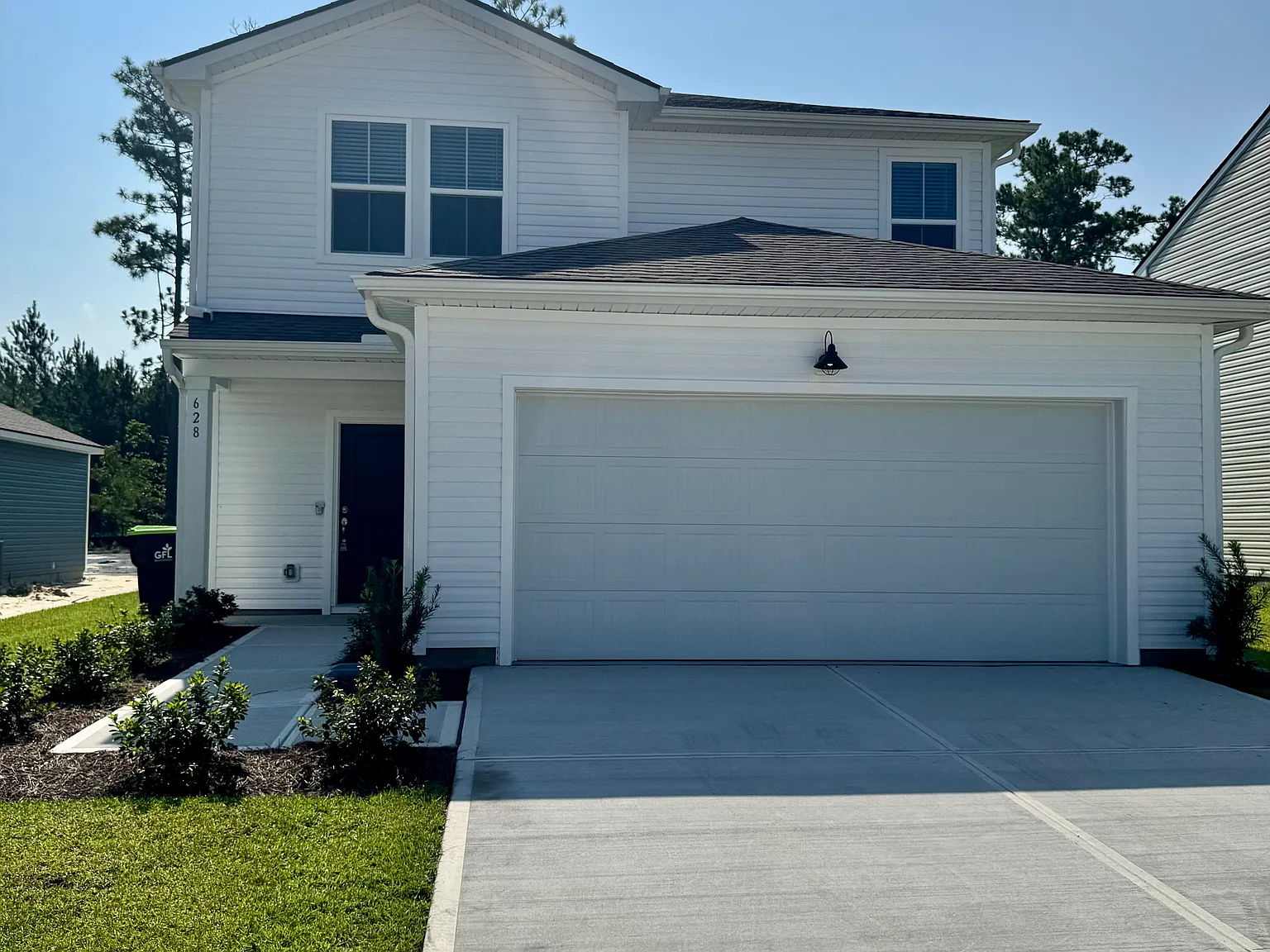 4 bed, 1967 sqft, $2,200 — Photo 2