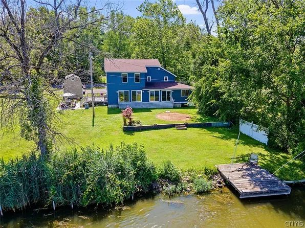 132 Van Ness Rd N, Baldwinsville, NY 13027