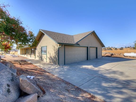 3rd image of 19580 Watts Valley Rd