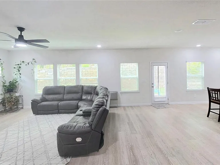 327 Valley Oak Dr — Photo 10