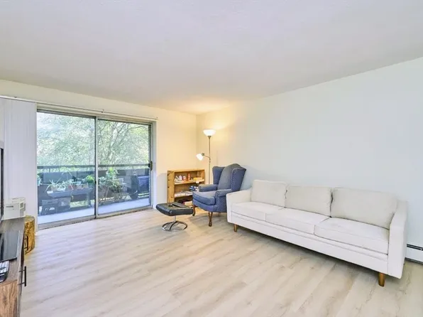 32 Whites Ave #E442, Watertown, MA 02472