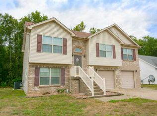 220 Red Crest Dr, Shepherdsville, KY 40165