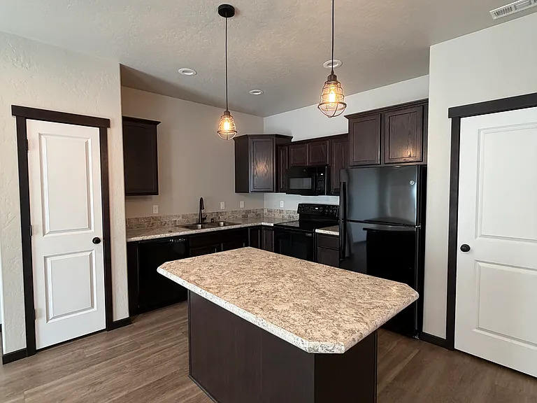 5810 Midland Ln — Photo 7