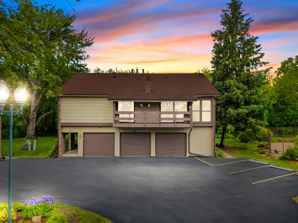 5 Cobblestone Ct APT C, Palos Hills, IL 60465