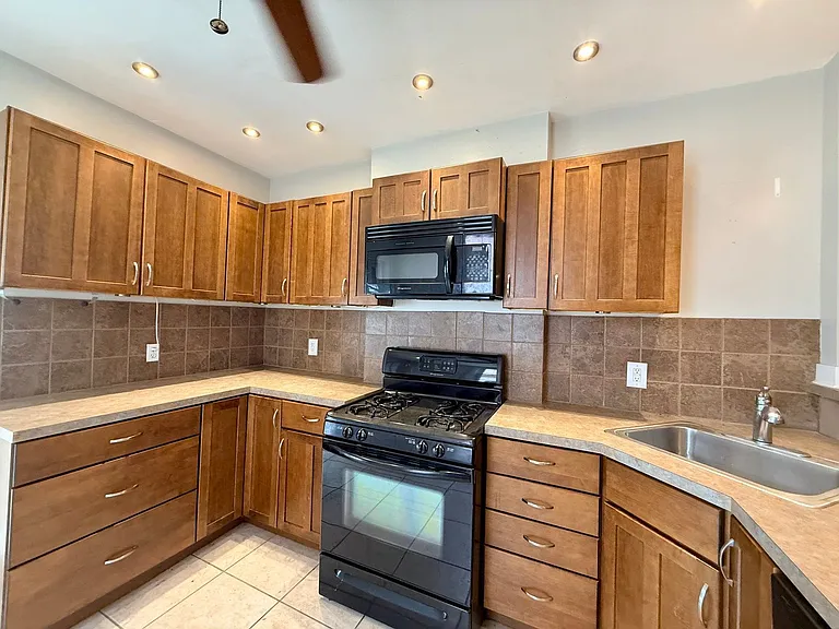 412 W Frederick St — Photo 35