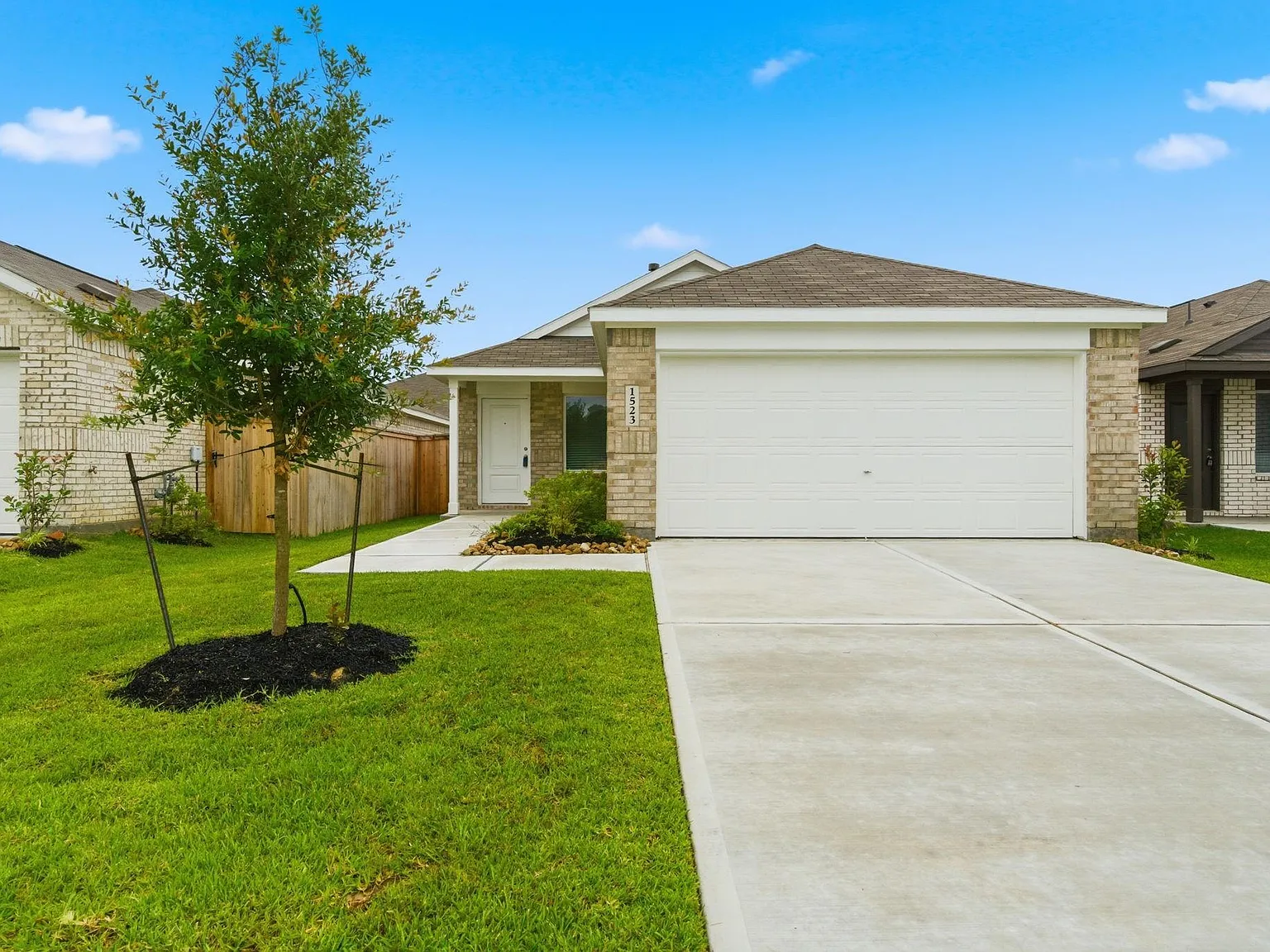 3 bed, 2.0 bath, 1451 sqft, $1,850 — Photo 2