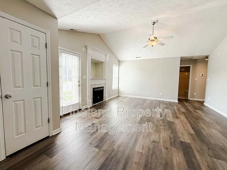 225 Shakerstone Dr — Photo 5