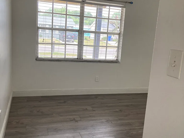 913 Maydell Ct — Photo 16