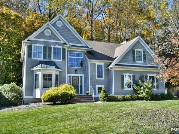 10 Hope St, Montvale, NJ 07645