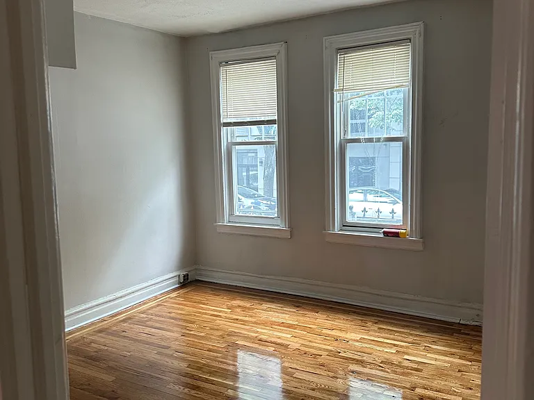 E 223rd St — Photo 3