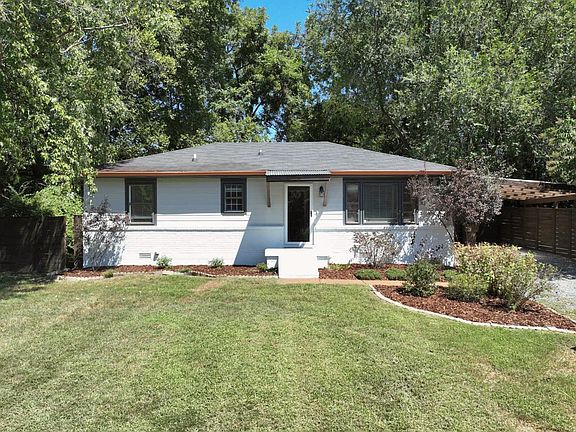 2nd image of 2926 Lakeland Dr