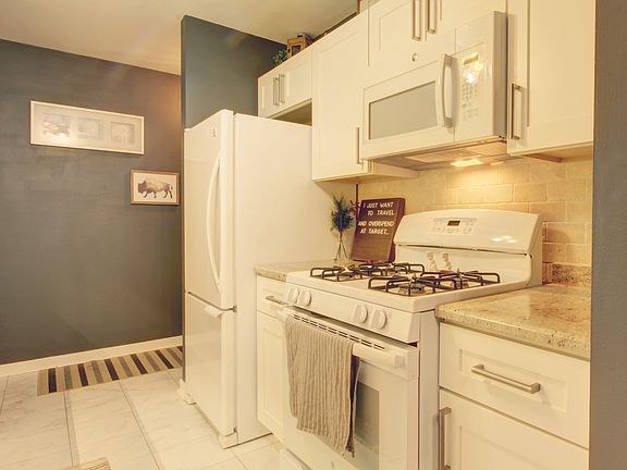 2nd image of 898 Wellington Ave Unit 301