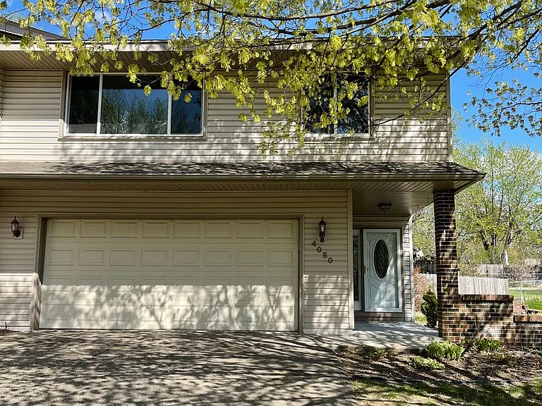 4050 Glacier Ln N — Photo 2