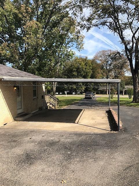2nd image of 150 Woody Thomas Dr