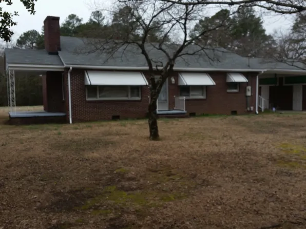 1543 N Bragg Blvd, Spring Lake, NC 28390