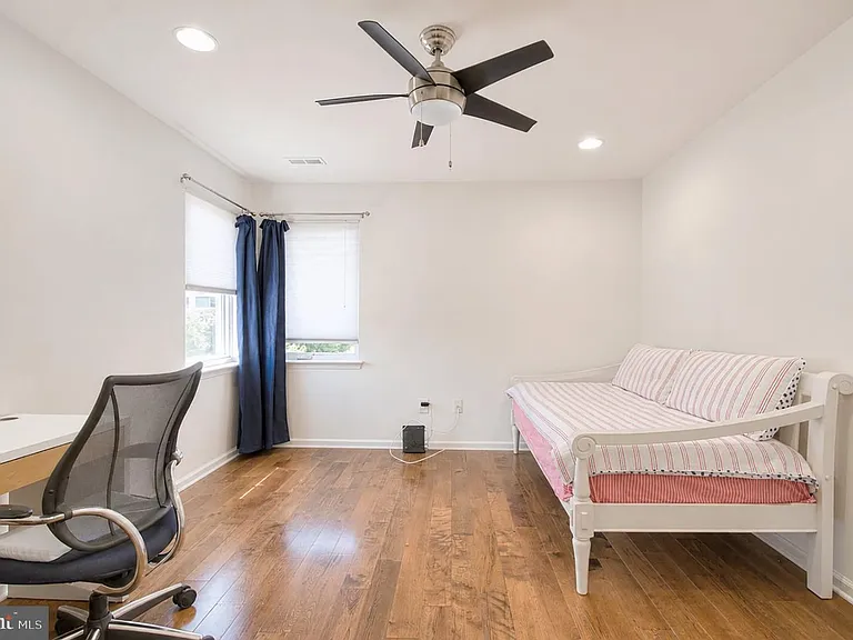 4 Regency Ct — Photo 23