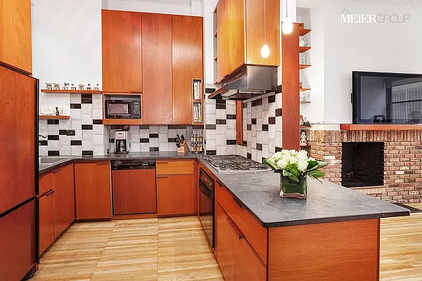 Sold by R New York | media 14