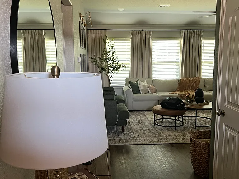 2700 Colonial Dr — Photo 1