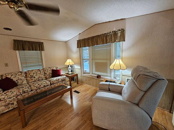 5th image of 1101 Commerce Ave #95