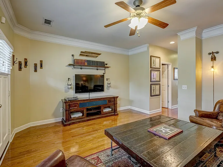 2310 Elliott Ave #502 — Photo 11
