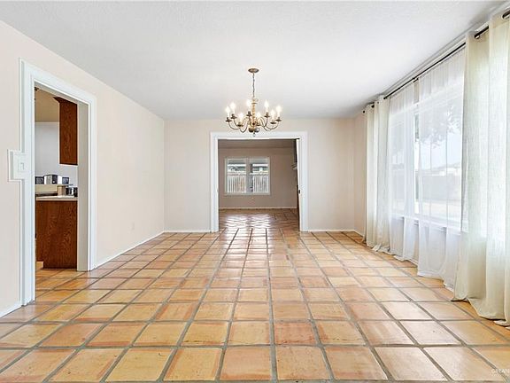 5th image of 1613 Heritage Ln