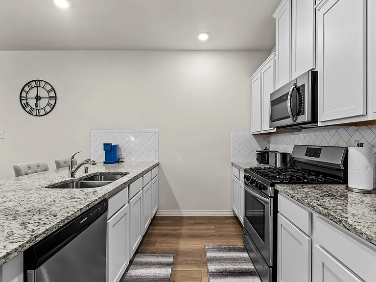 2304 Rosaline Dr — Photo 21