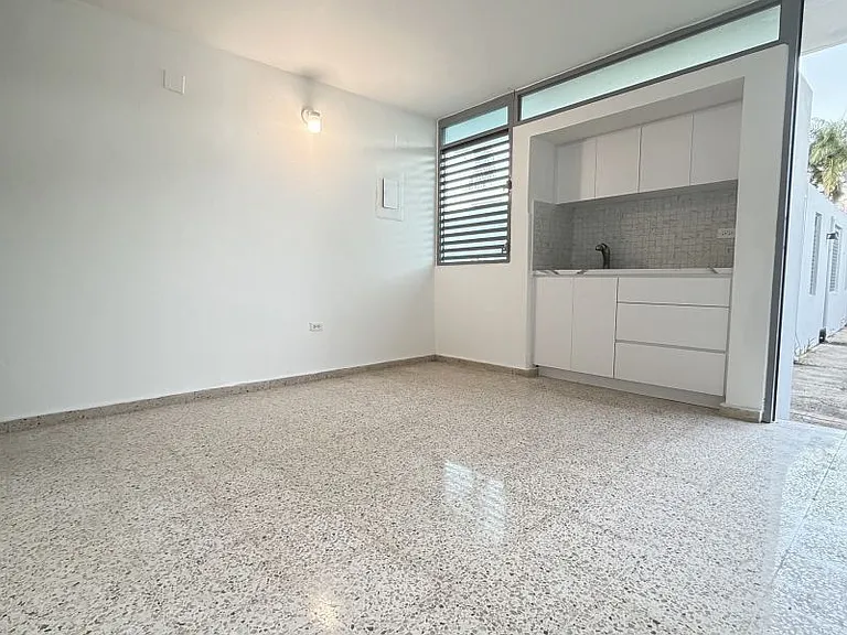 Urb Santa Paula Calle Juan Ramos V-5 — Photo 4