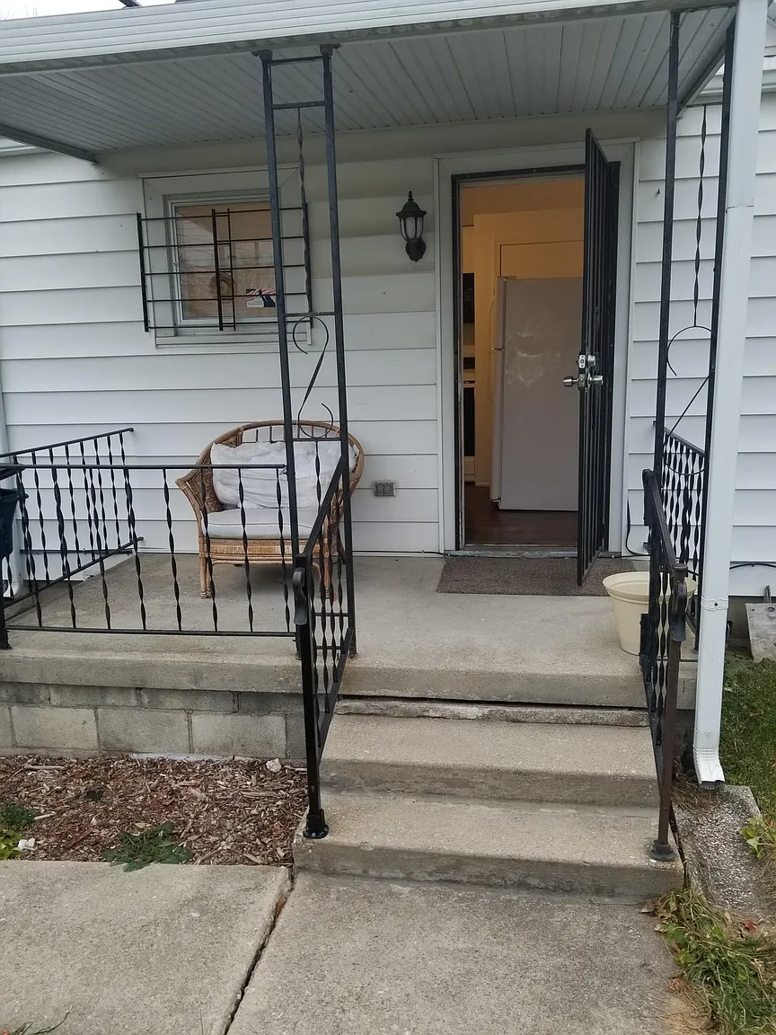 328 E Oakland St photo 1
