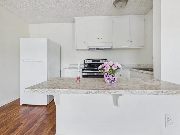 Sepulveda Manhattan Apartments — Photo 29