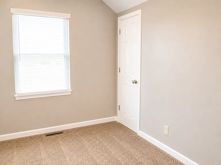 2092 Garfield Ave — Photo 6