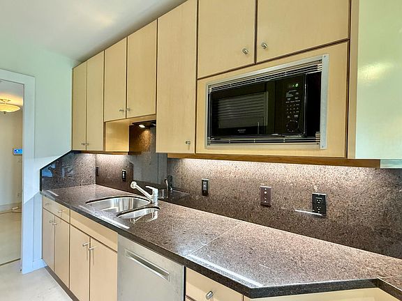 5th image of 700 BEACH Road #147