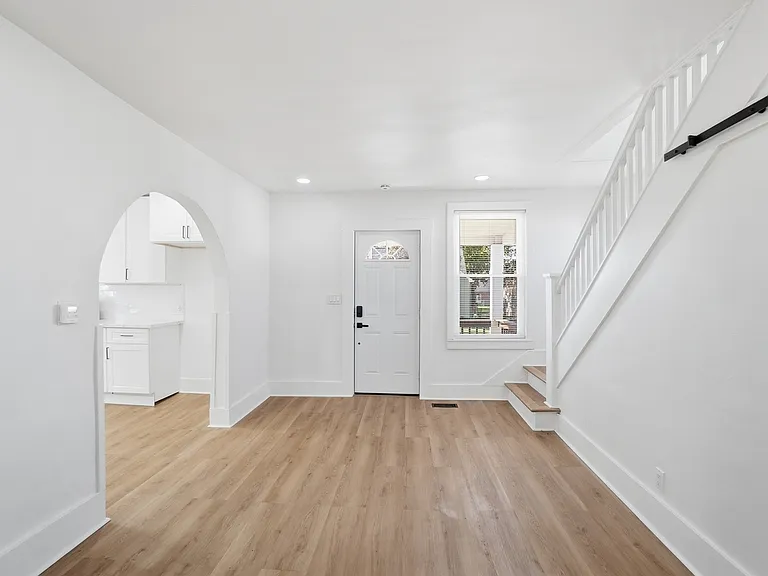 630 Ewing Ave — Photo 4