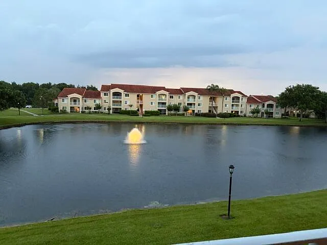 2 bed, 2.0 bath, 1140 sqft, $1,795 — Photo 3