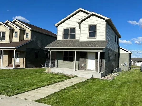 2825 Jeffrey Dr NW, Minot, ND 58703