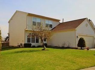 975 Bugle Ln, Round Lake Beach, IL