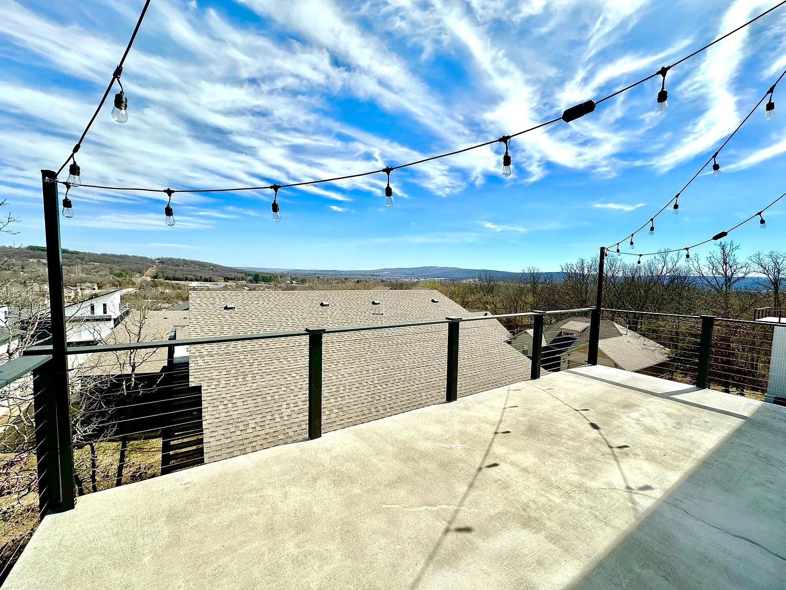 3 bed, 2.5 bath, 2200 sqft, $3,300 — Photo 3