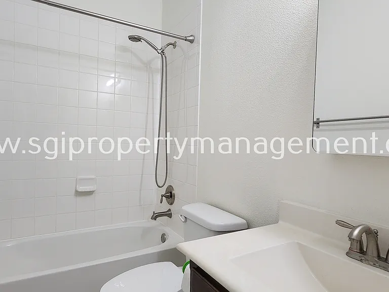 1369 Crescent Cove Dr — Photo 15