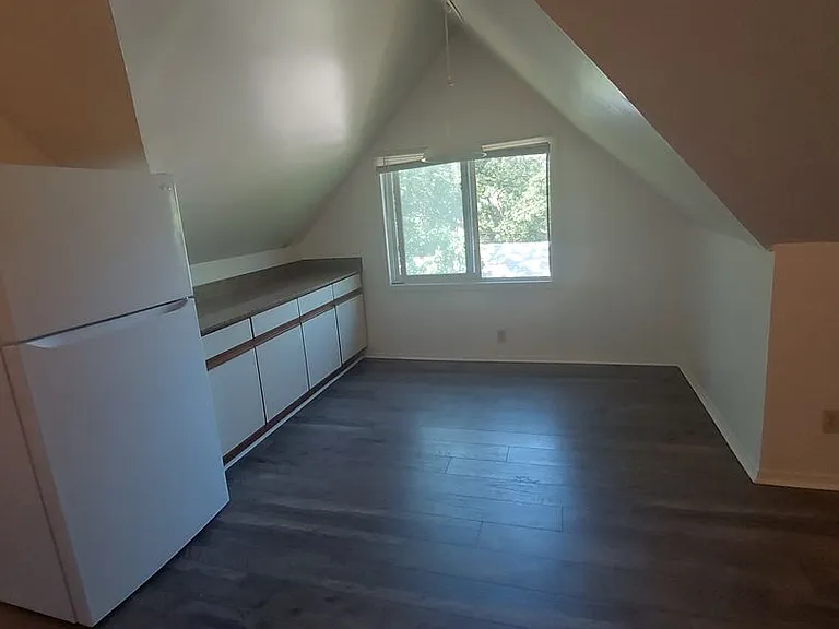 1910 Feronia Ave — Photo 7