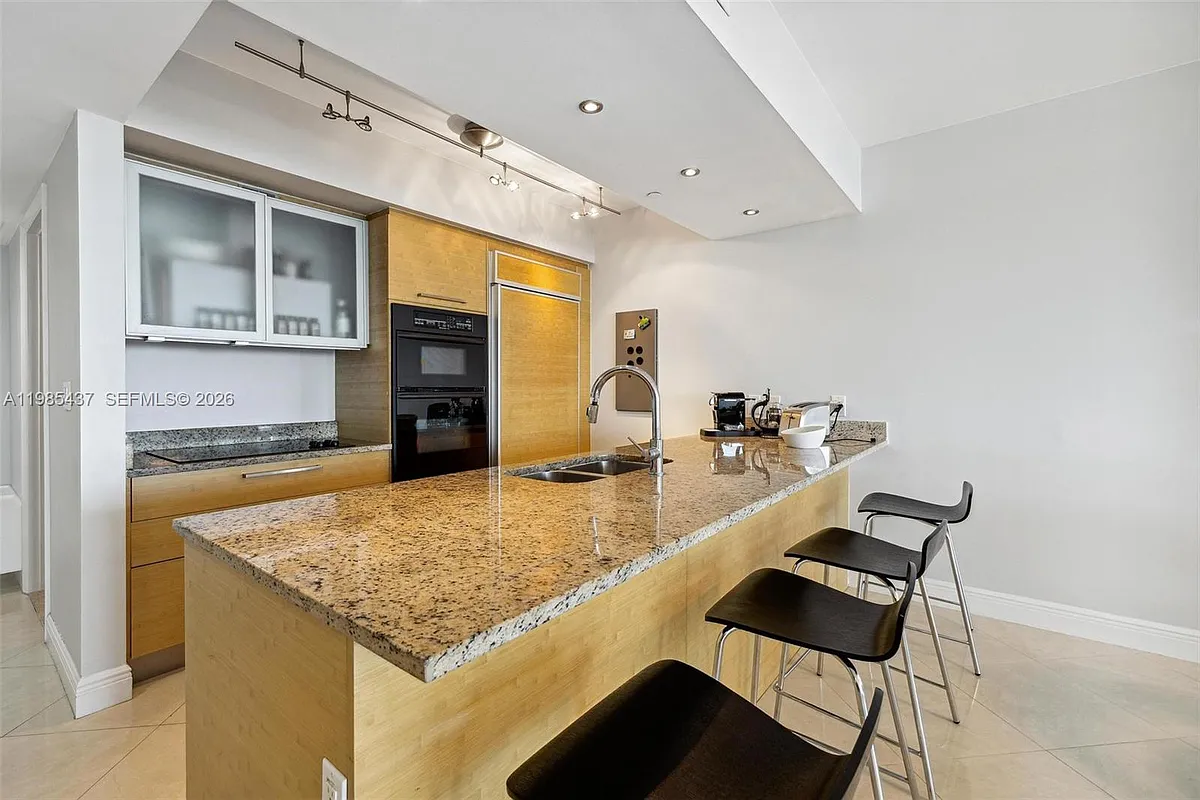 Building Photo - 1830 S Ocean Dr #2703