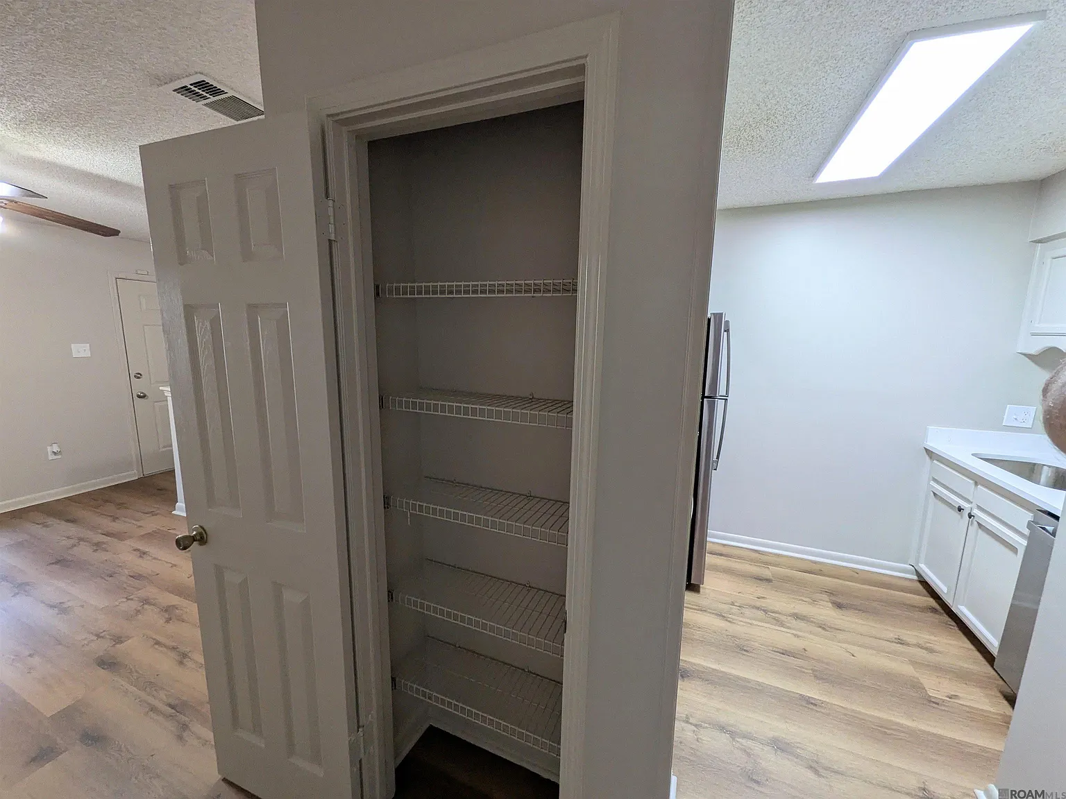 1 bed, 702 sqft, $1,145 — Photo 3