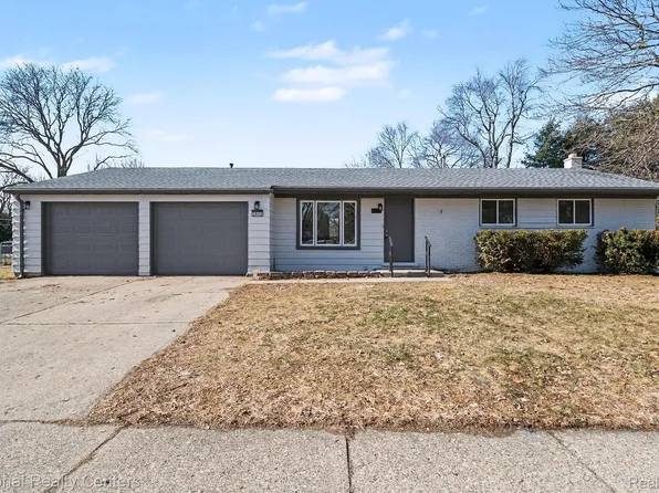 2602 Pinto Dr, Commerce Township, MI 48382