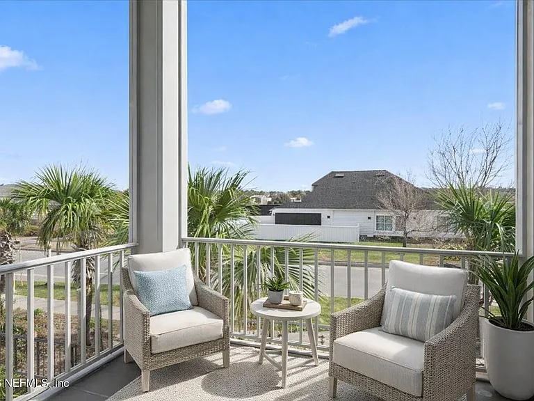 459 Crestview Dr — Photo 32