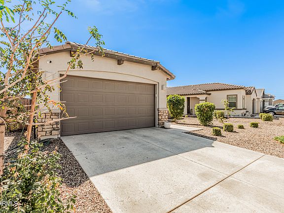 3rd image of 3447 E DAKOTA Drive