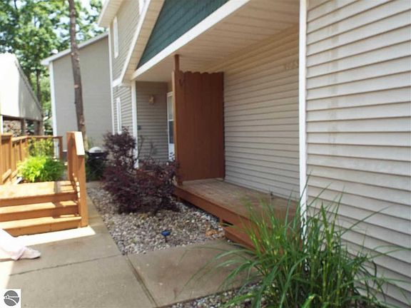 2nd image of 3963 Sherwood Forest Dr