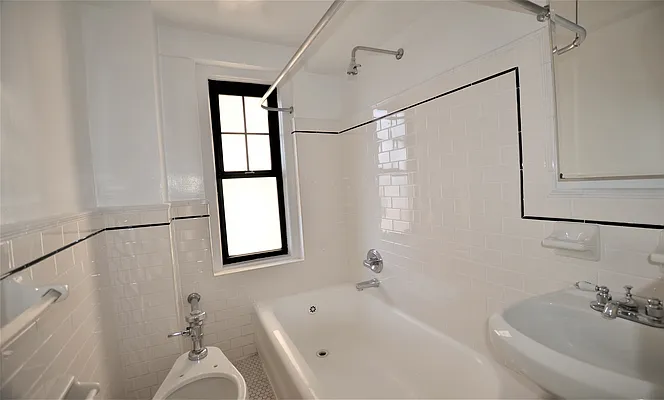 Rented by Manhattan Realty Group | media 15