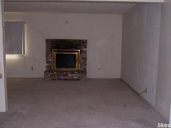 2nd image of 252 Paragon Ave