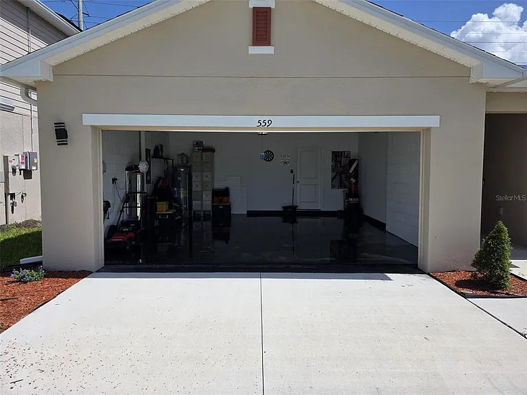 559 Wayland Dr — Photo 5